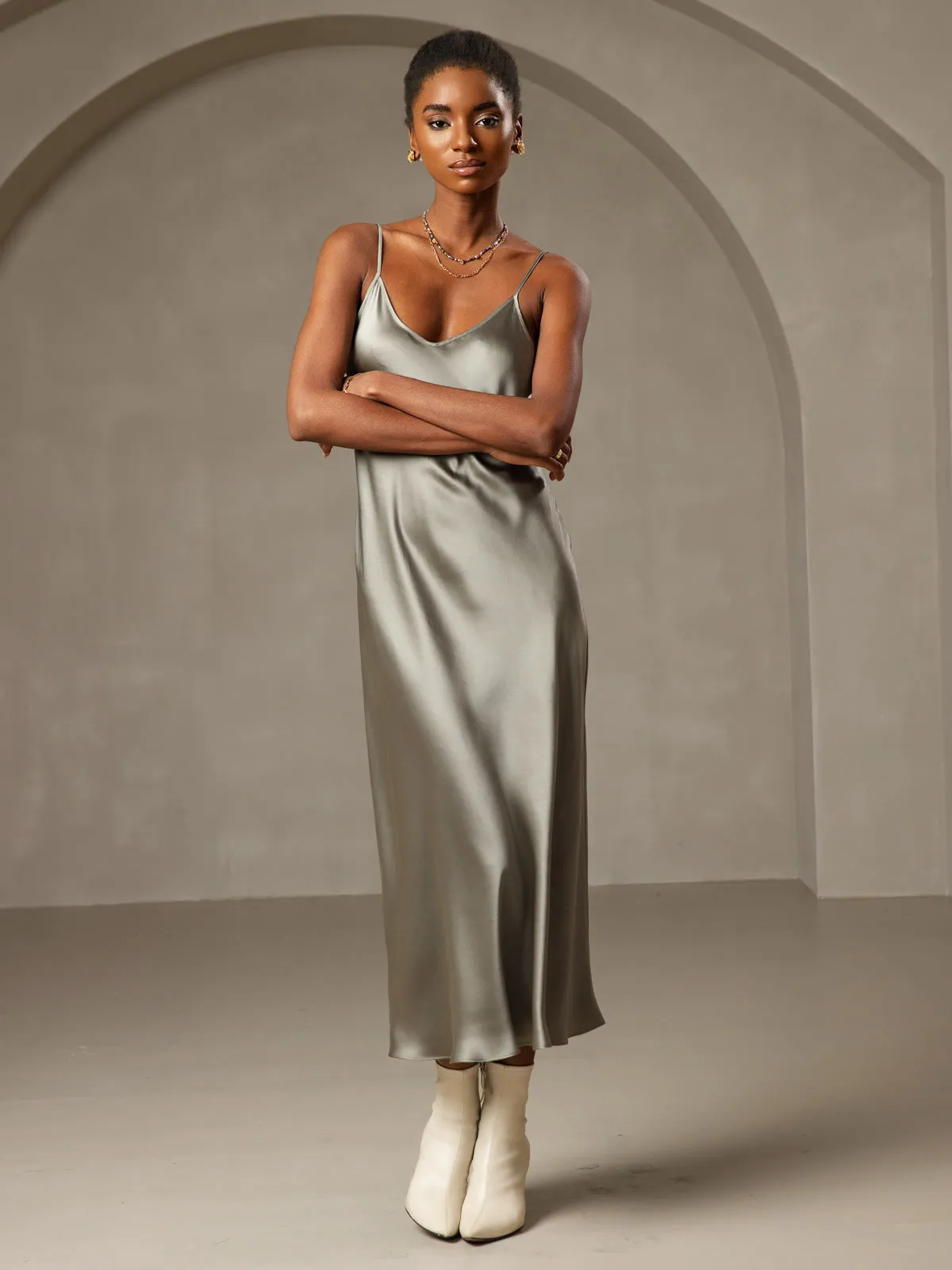 Chemise de Nuit / Robe Longue en Soie à Bretelles Spaghetti