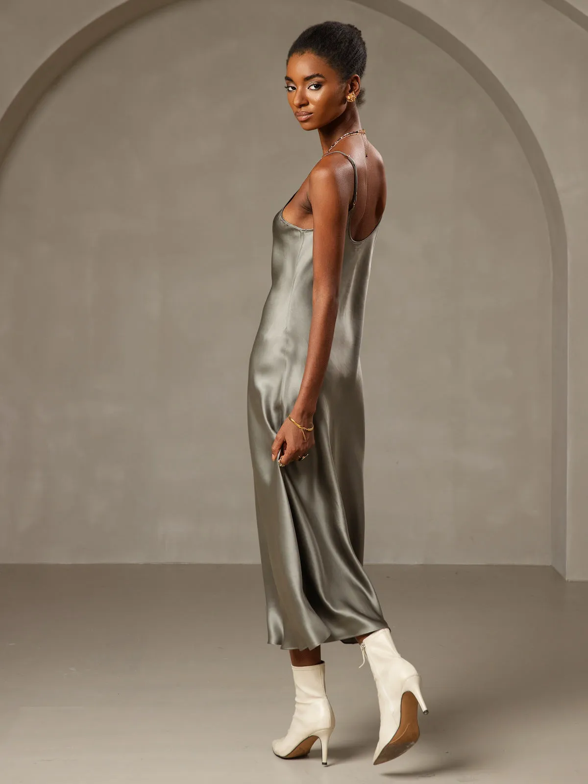 Chemise de Nuit / Robe Longue en Soie à Bretelles Spaghetti