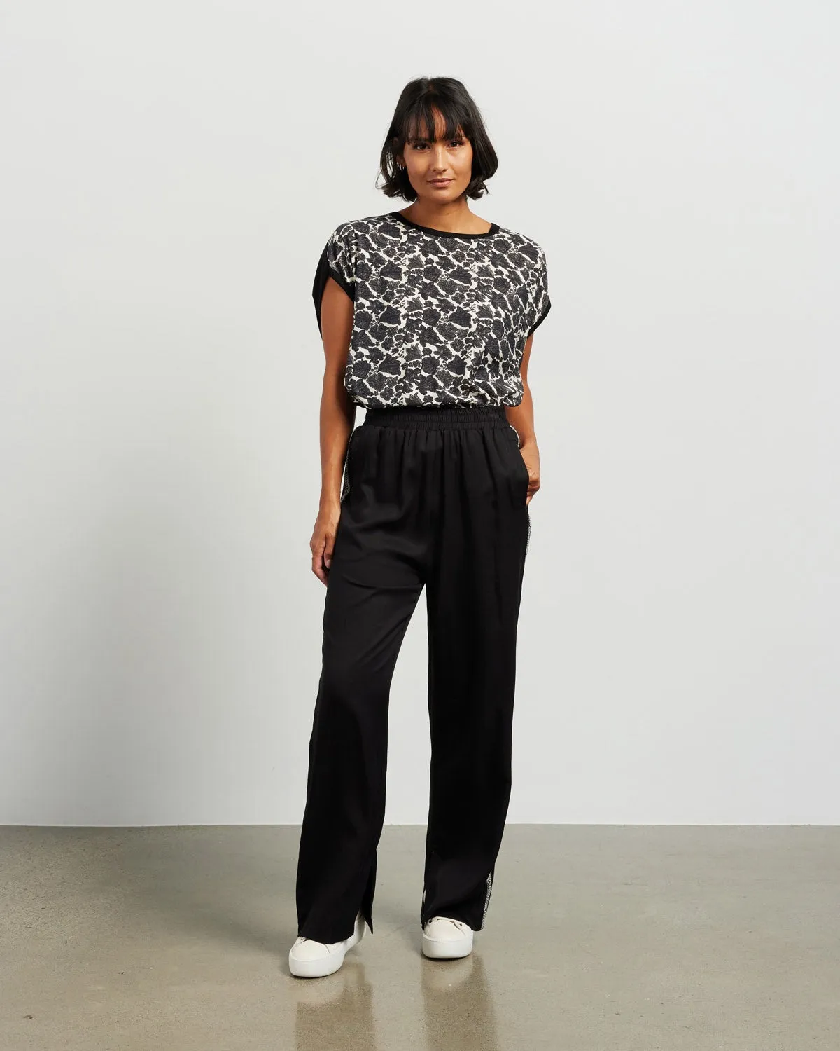 Et Alia Taylor Pant - Black
