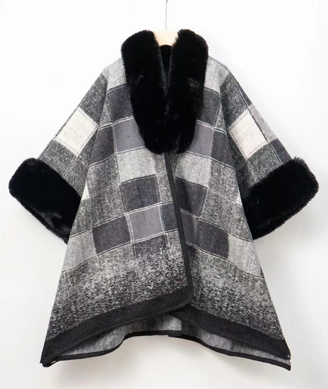 Fashion A601 Faux Fur Trim Print Cape