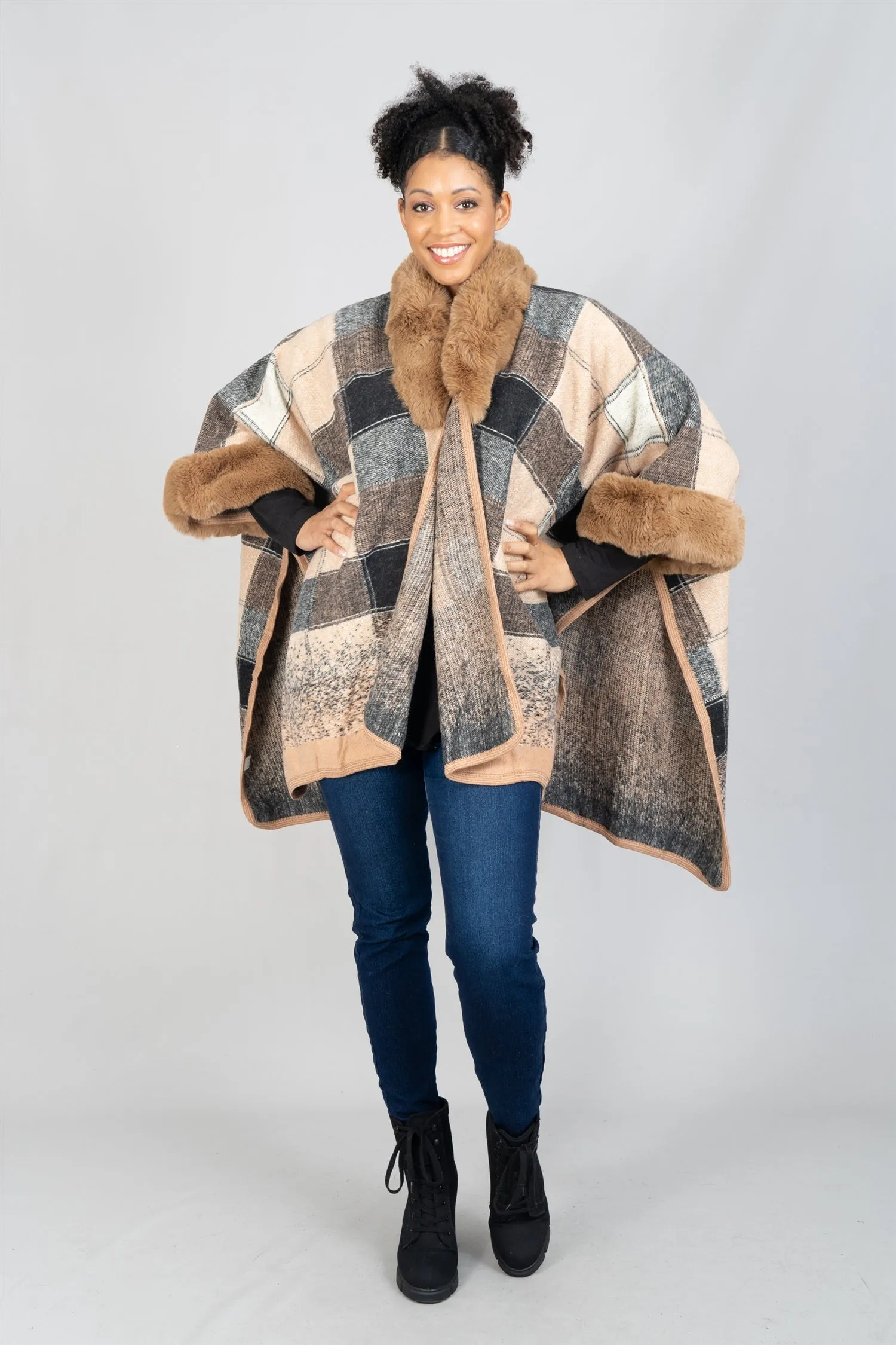 Fashion A601 Faux Fur Trim Print Cape