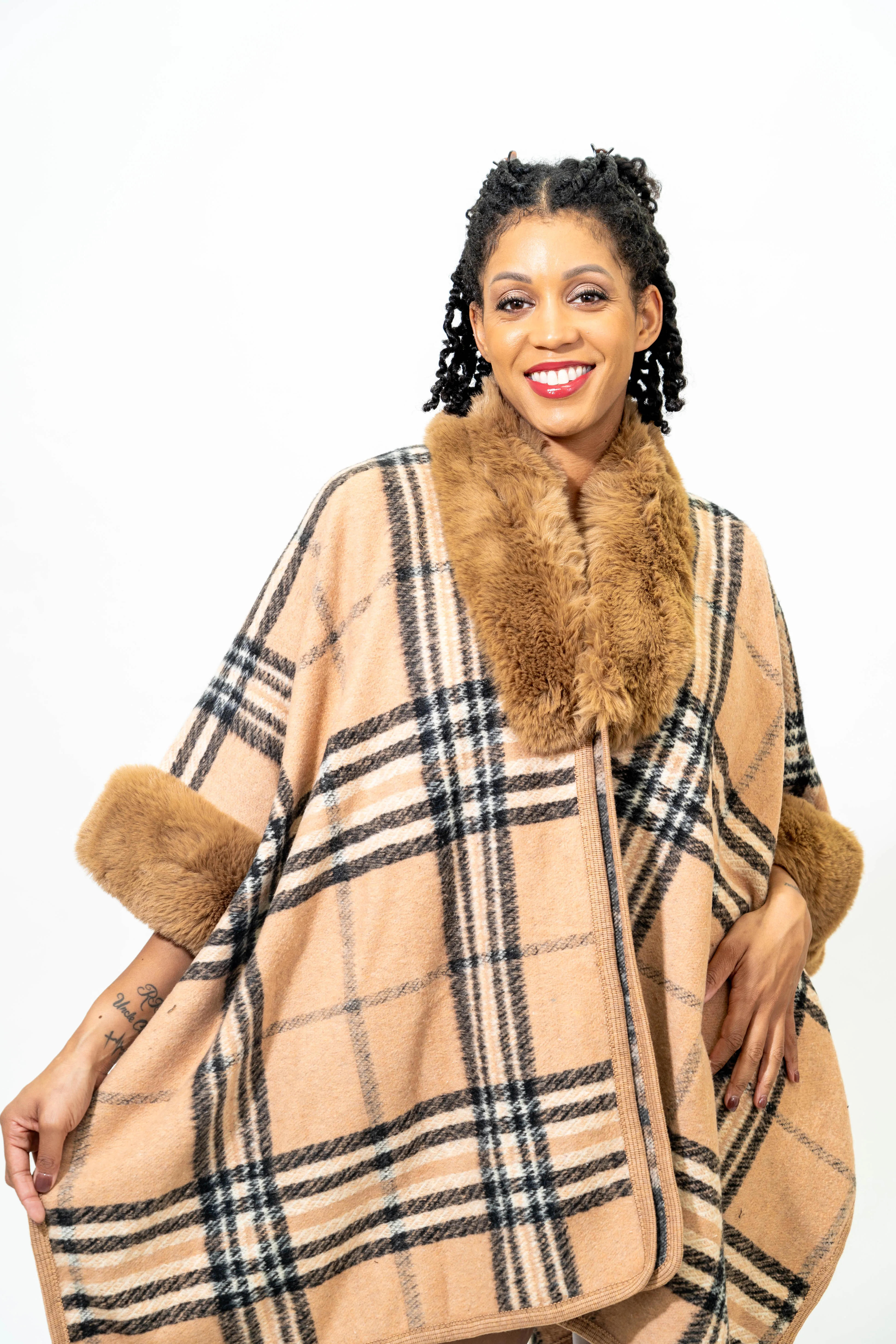 Fashion A602 Faux Fur Trim Print Cape