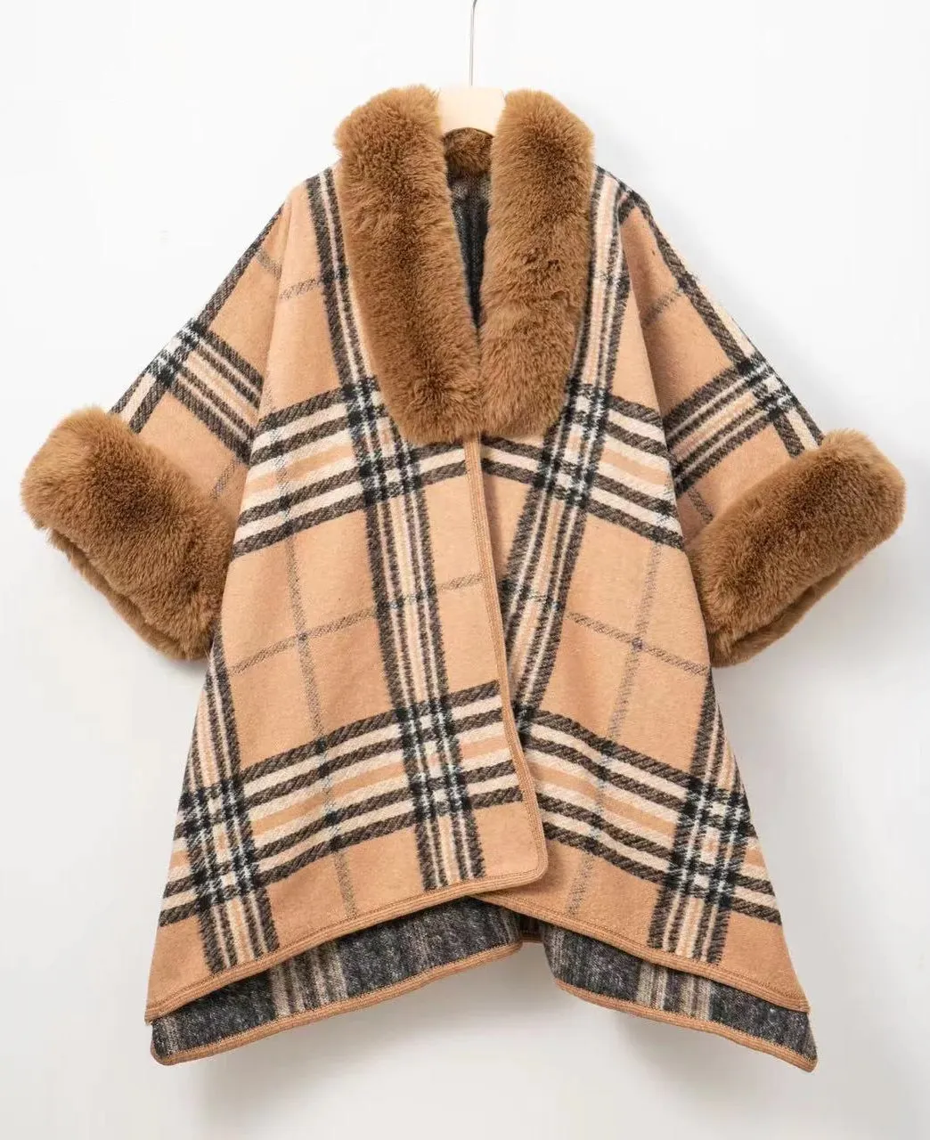 Fashion A602 Faux Fur Trim Print Cape
