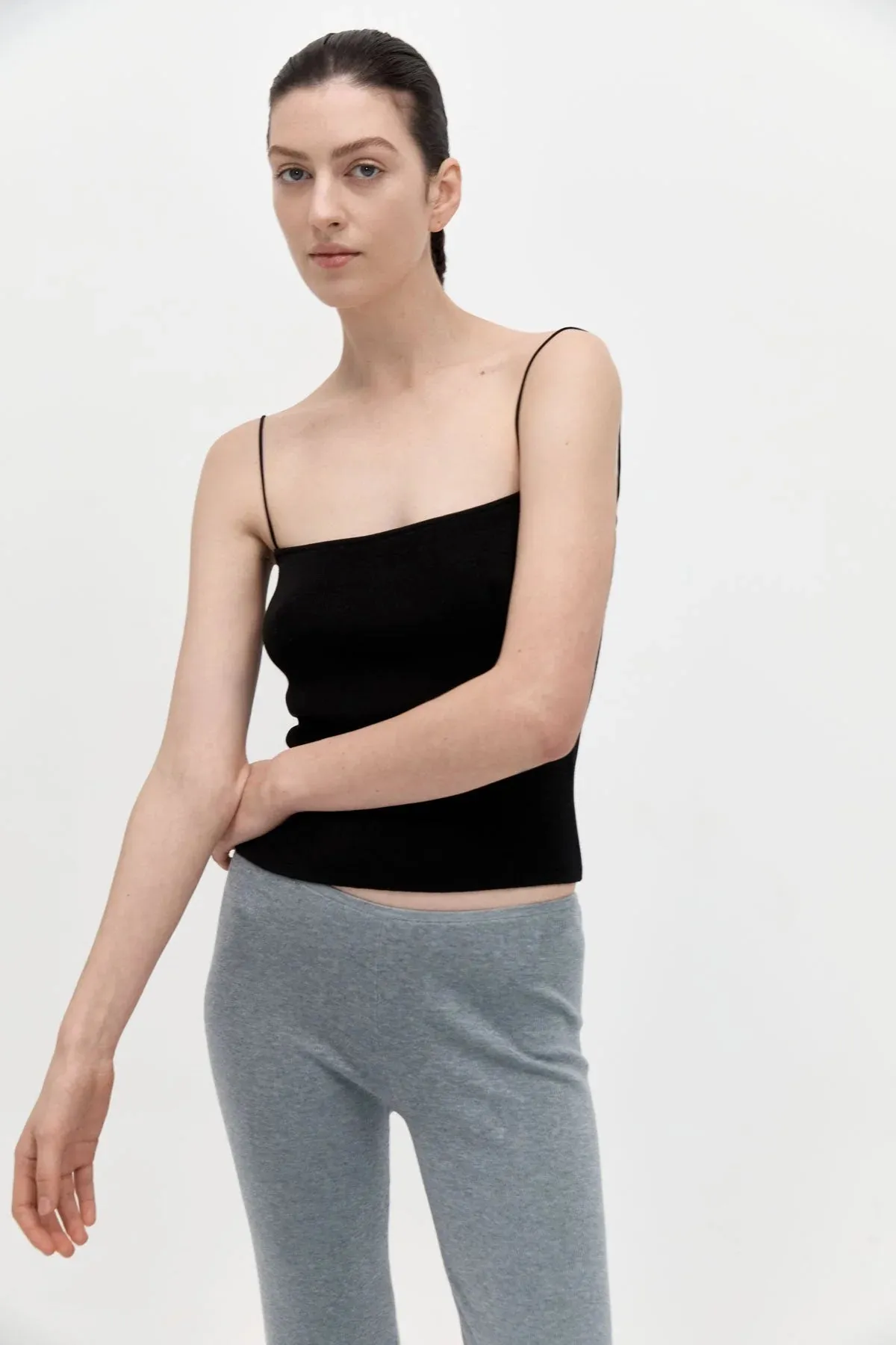 FINE STRAP KNIT TOP - BLACK