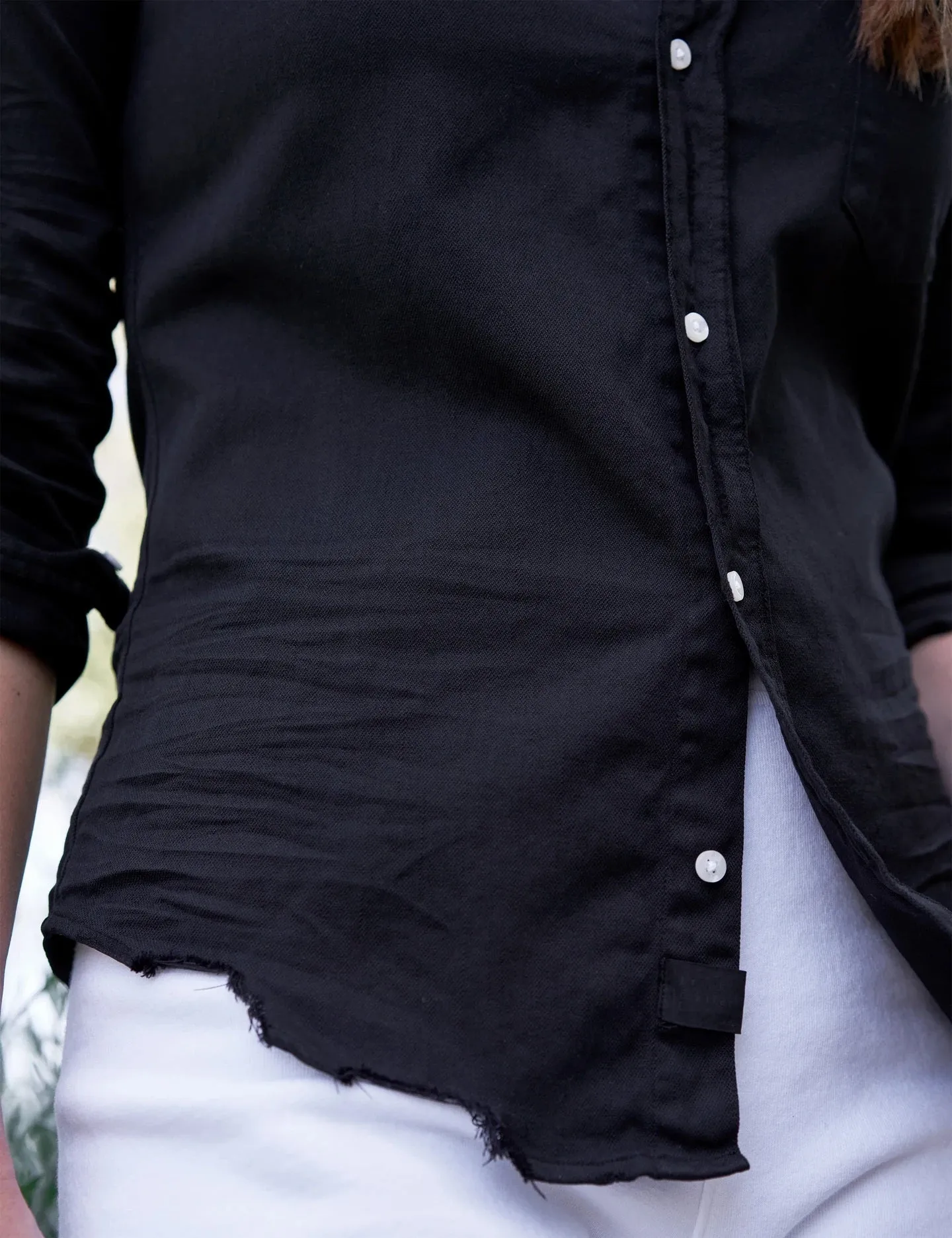 Frank & Eileen - Barry Woven Button Up in Black