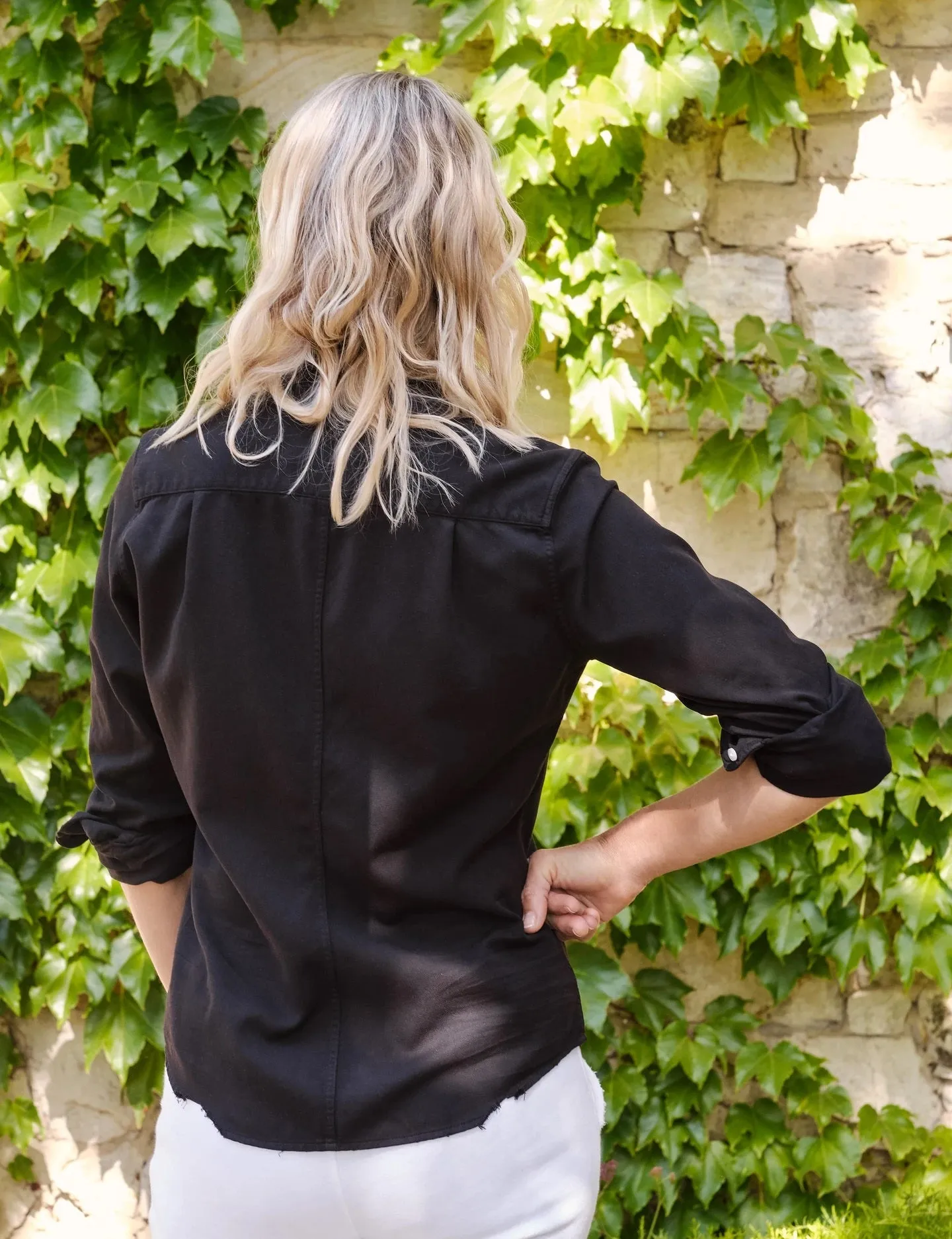 Frank & Eileen - Barry Woven Button Up in Black