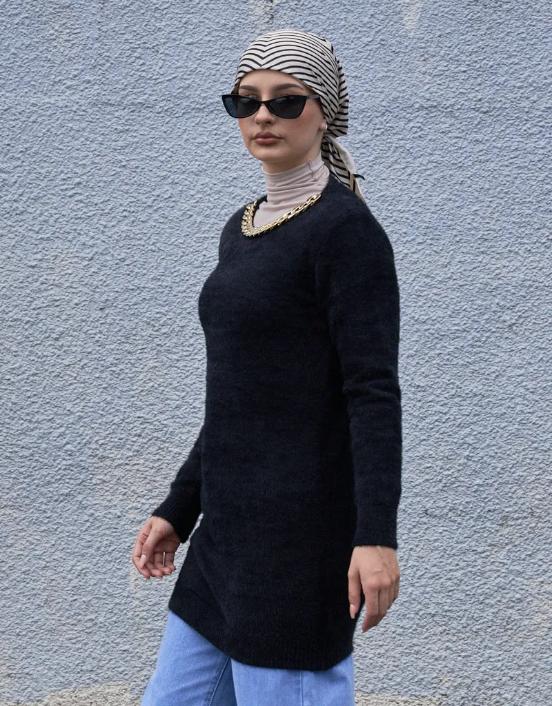 Long Woolen Chain Top