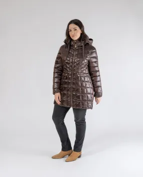 PARKA ENTALLADA LARGA CON CAPUCHA MARRÓN