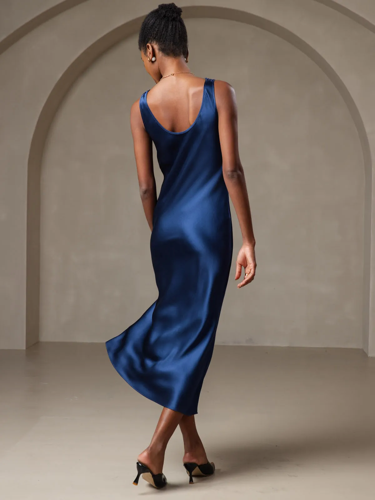 Robe Longue en Soie Pure de Couleur Unie à Bretelles Larges Sans Manches