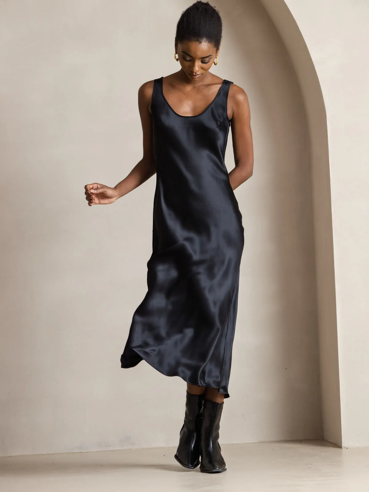 Robe Longue en Soie Pure de Couleur Unie à Bretelles Larges Sans Manches