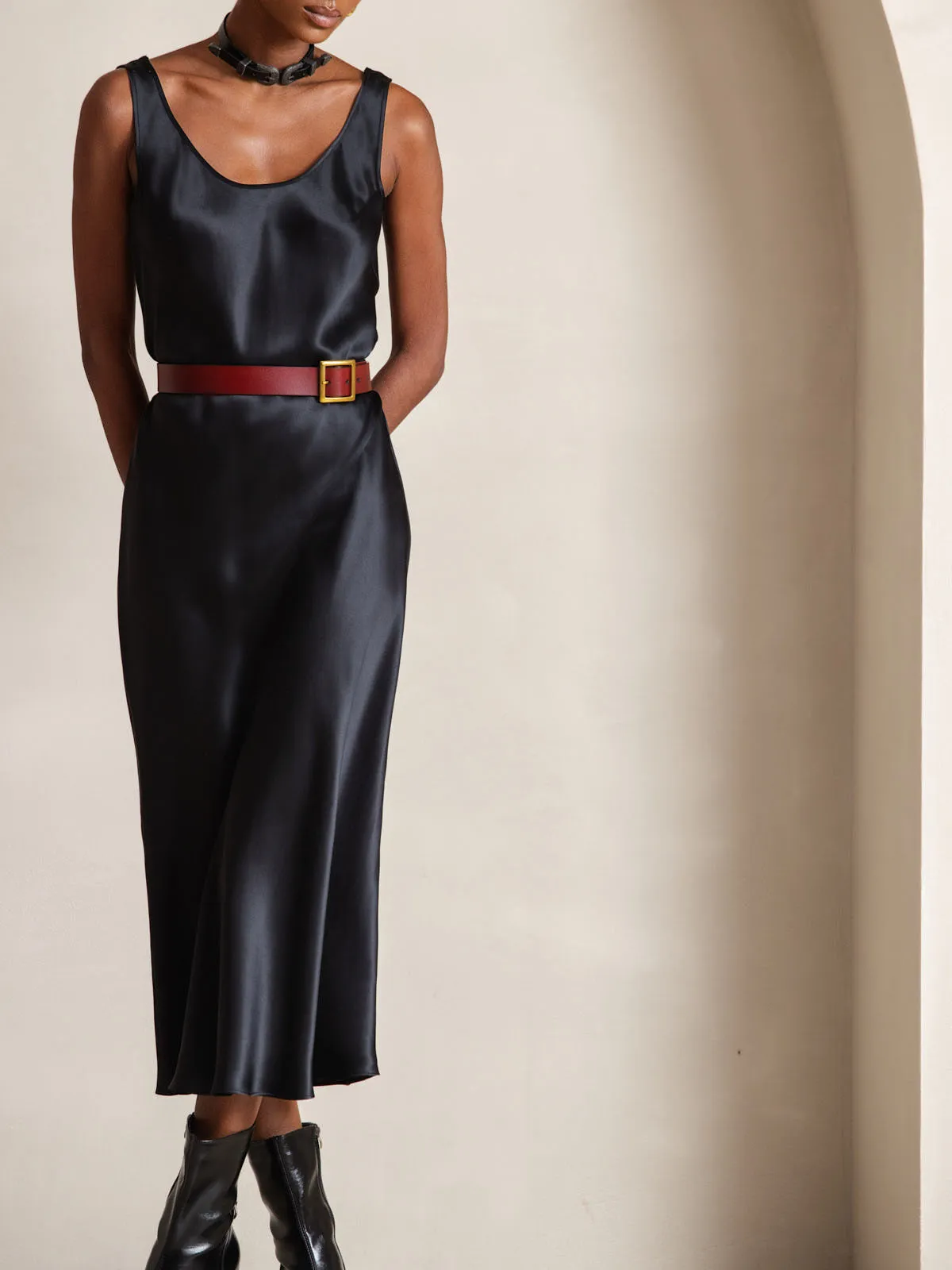 Robe Longue en Soie Pure de Couleur Unie à Bretelles Larges Sans Manches