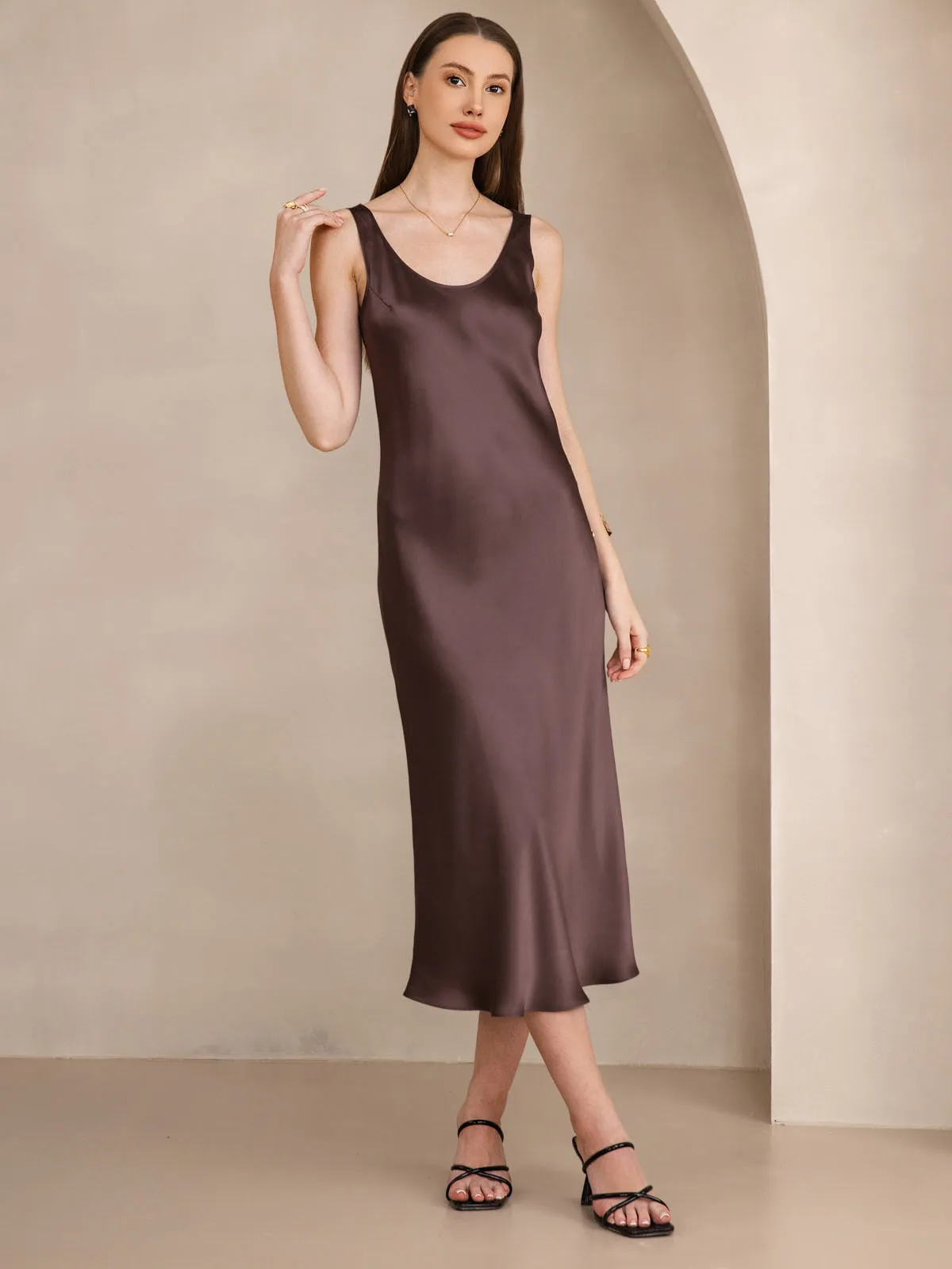 Robe Longue en Soie Pure de Couleur Unie à Bretelles Larges Sans Manches