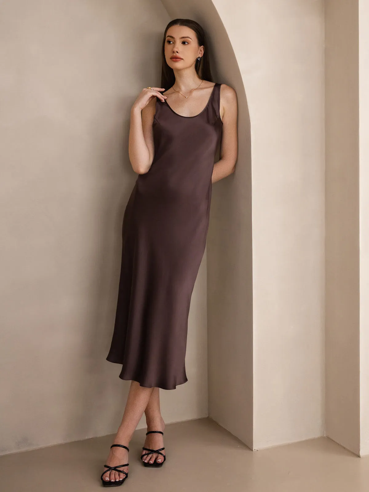 Robe Longue en Soie Pure de Couleur Unie à Bretelles Larges Sans Manches